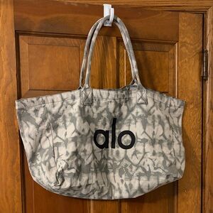ALO Yoga Patterned Gray Tote Bag
